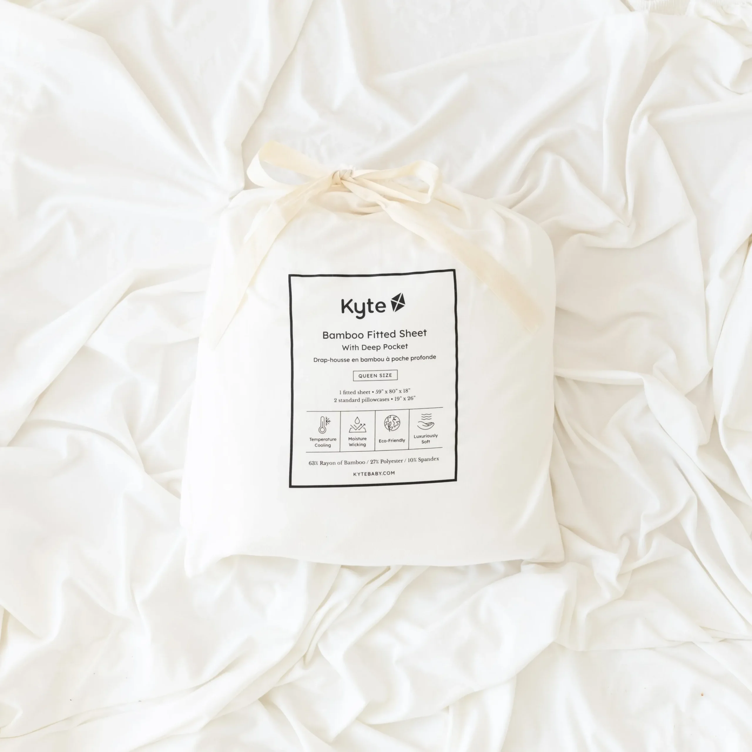 Fitted Sheet with Pillowcases in Cloud